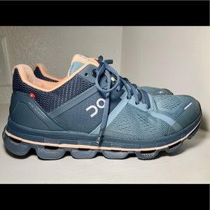 On Running Cloudace, size 7